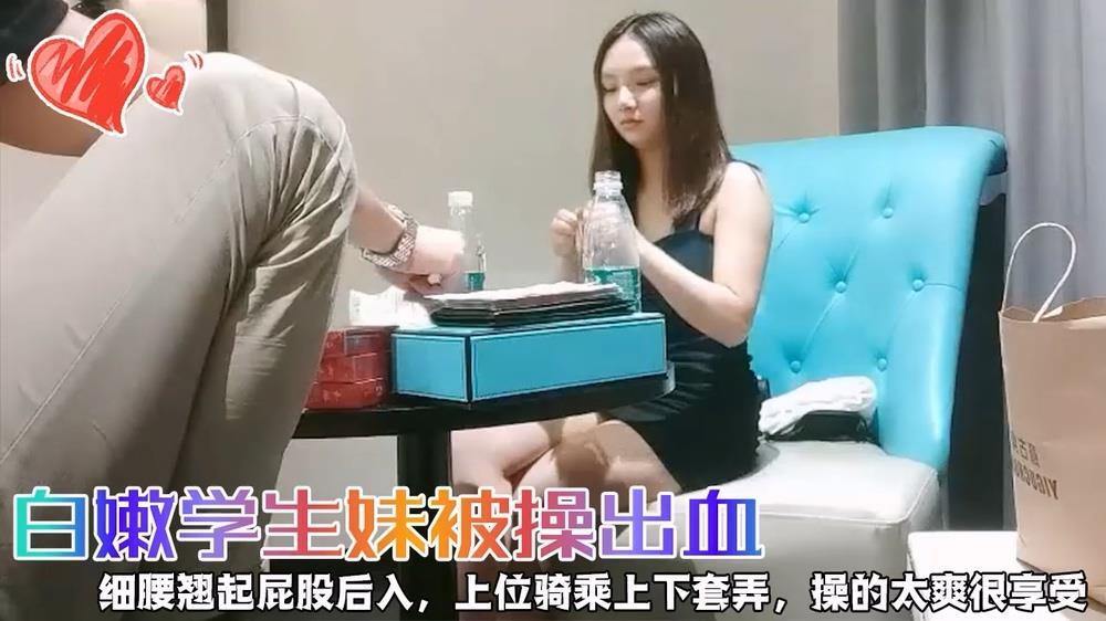 圆润学生妹细腰翘起屁股后入上位骑乘上下套弄操的太爽很享受vlog出品